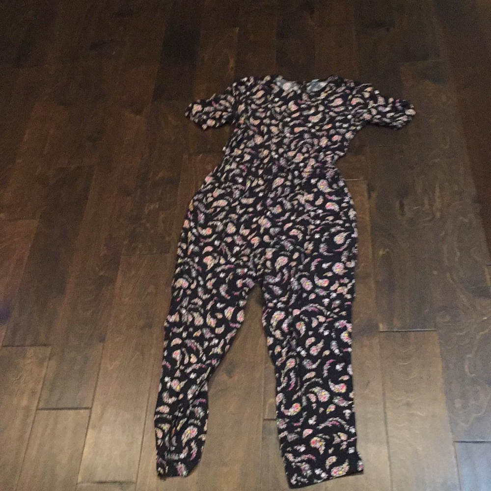 Woman’s old navy romper